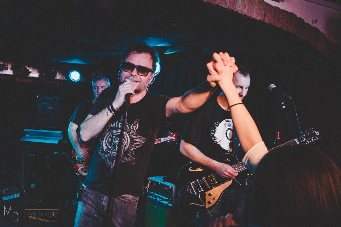 3. 3.  Mega koncert Mi2